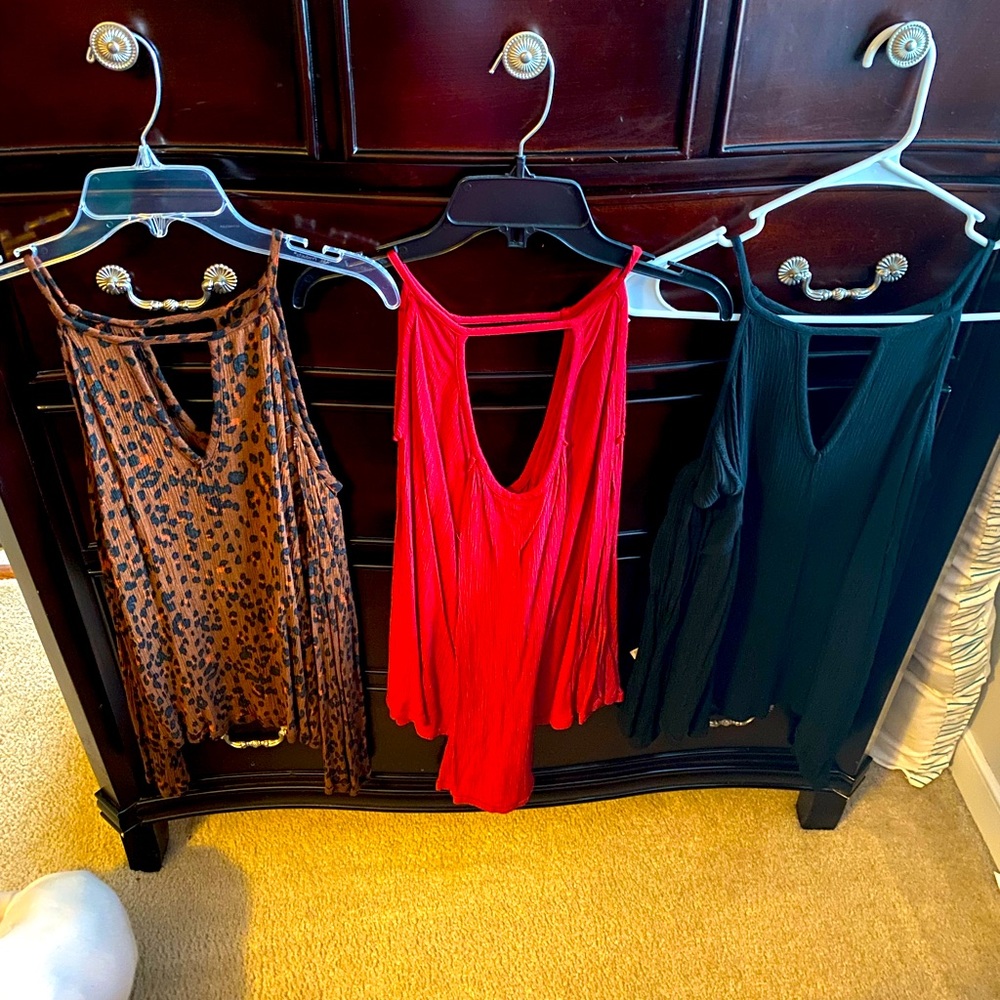 Cold shoulder tops EUC
